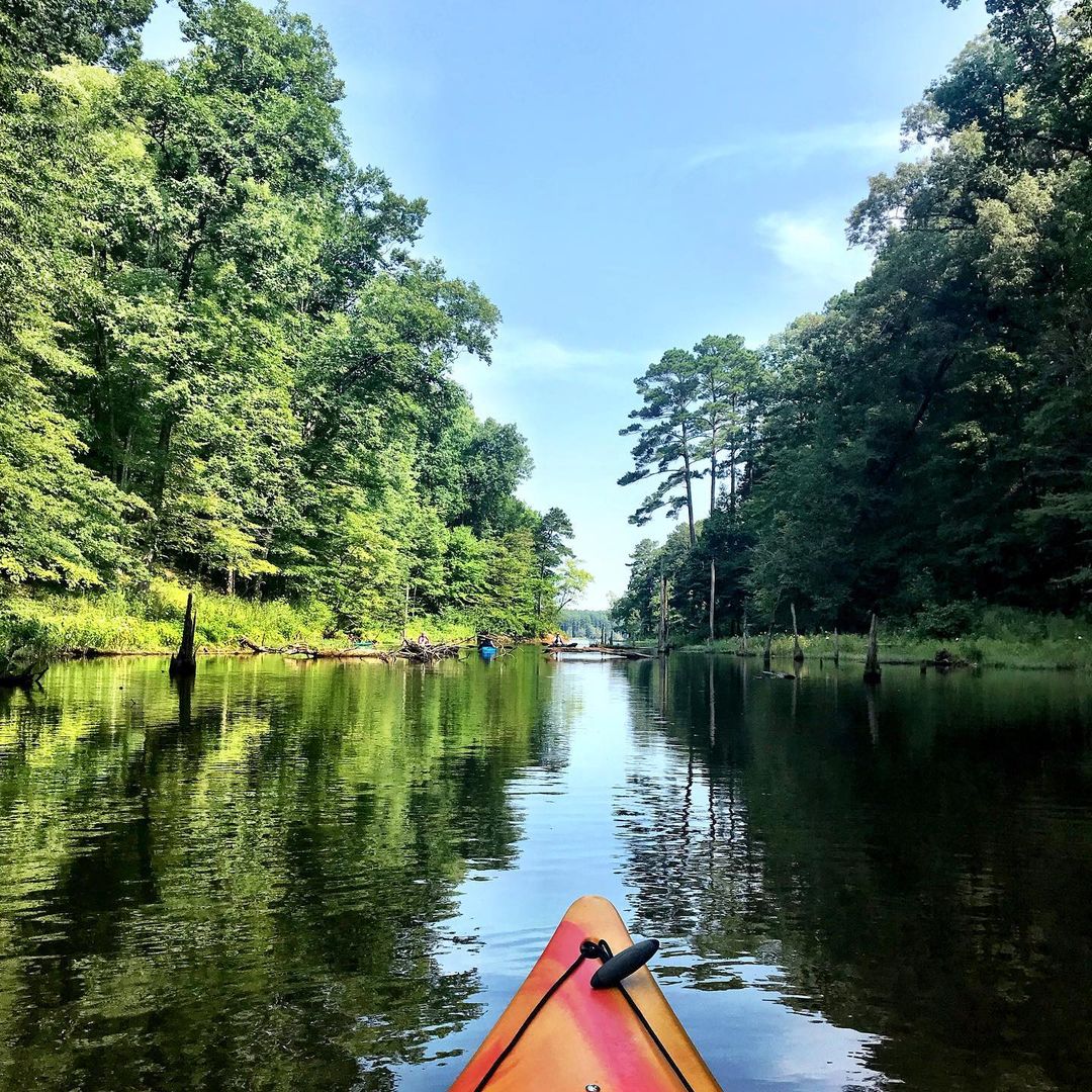 Person Kayaking on the Falls Lake State Recreation Area. Photo by Instagram user @michelleinraleigh