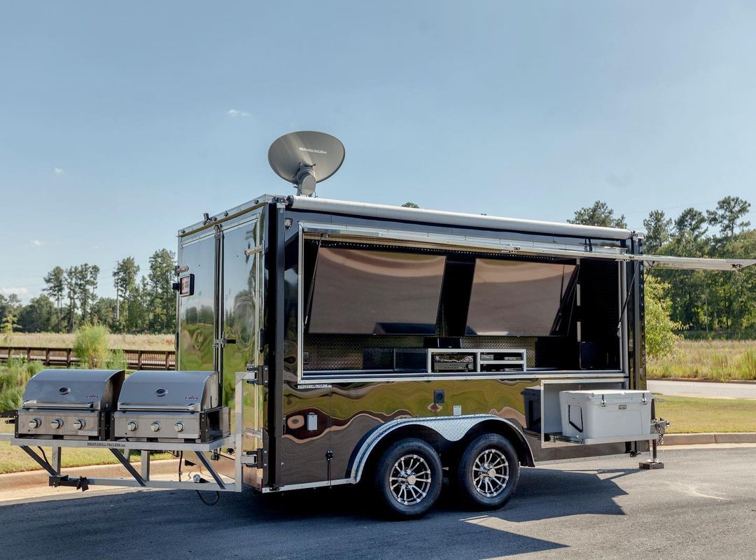 Large Tailgating Trailer with Big TVs and Grills. Photo by Instagram user @streambarevents