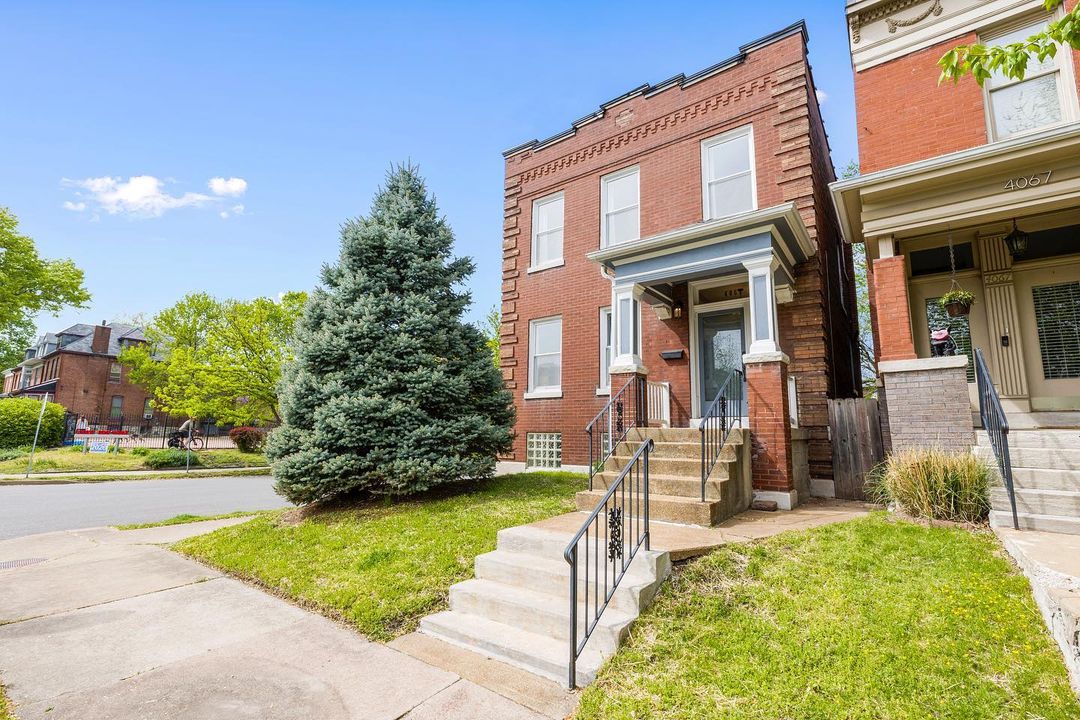 Two Story Brick Home in Shaw, St. Louis. Photo by Instagram user @hostmanj