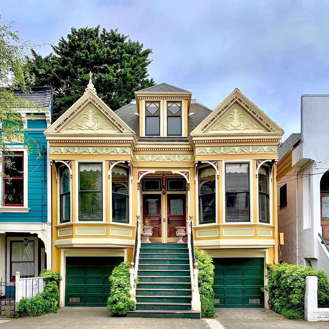 Victorian Style Duplex in Noe Valley, San Francisco. Photo by Instagram user @juliegeb