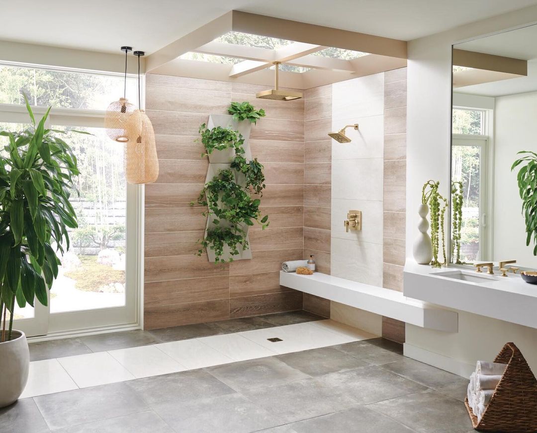 Modern Bathroom Shower Stall with no doors. Photo by Instagram user @torrcodesigncenter