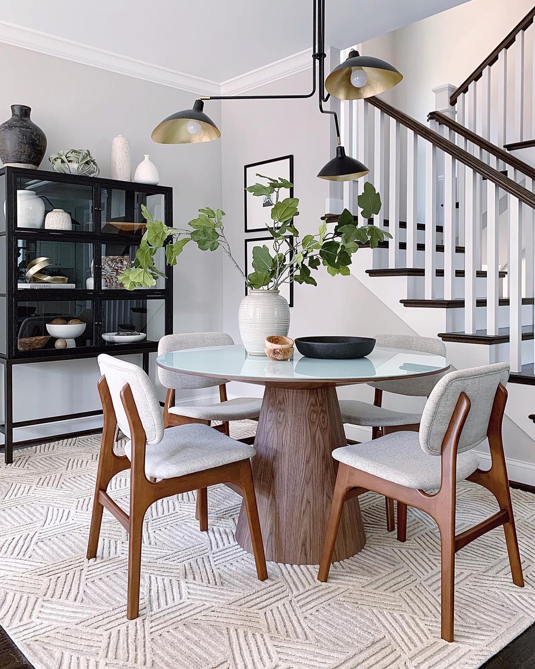 Modern Dining Set. Photo by Instagram user @lemonleafhomeinteriors