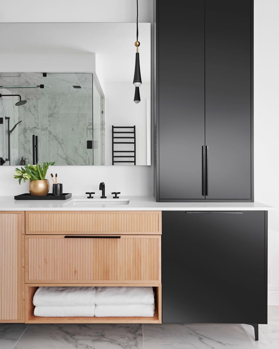 Modern Bathroom with Black Accents. Photo by Instagram user @avenuedesigninc