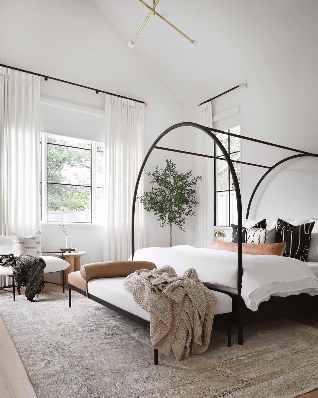 Modern Bedroom with Sleek Lines. Photo by Instagram user @ellenfleckinteriors