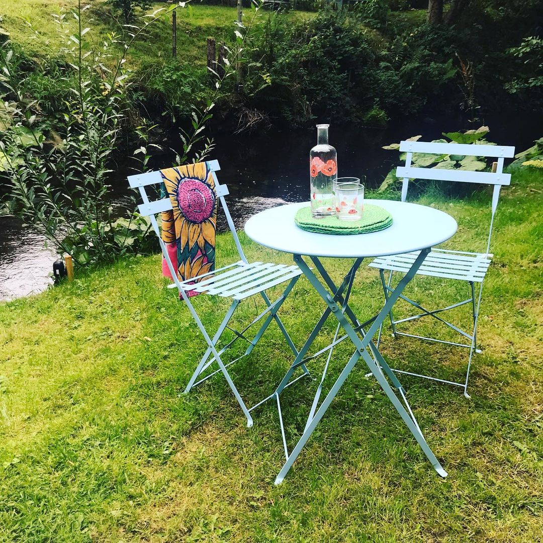 Outdoor Bistro Set. Photo by Instagram user @maysparlour