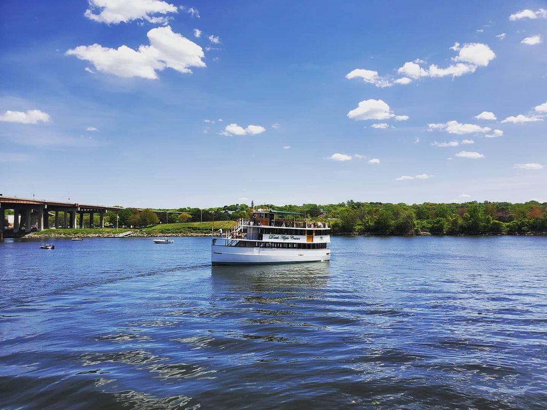 Dutch Apple Cruises Boat on the Water in Albany. Photo by Instagram user @dutchapplecruises