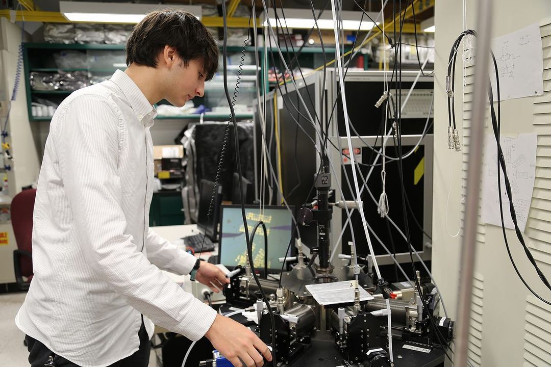 Student at the College of Nanoscale Science and Engineering at SUNY Poly. Photo by Instagram user @sunypolycnse
