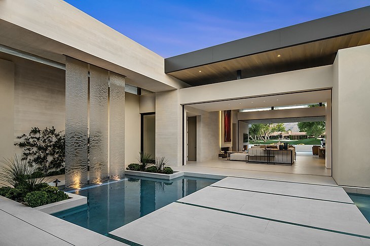 Modern Home with an Open Courtyard Between Rooms. Photo by Instagram user @hayerarchitecture