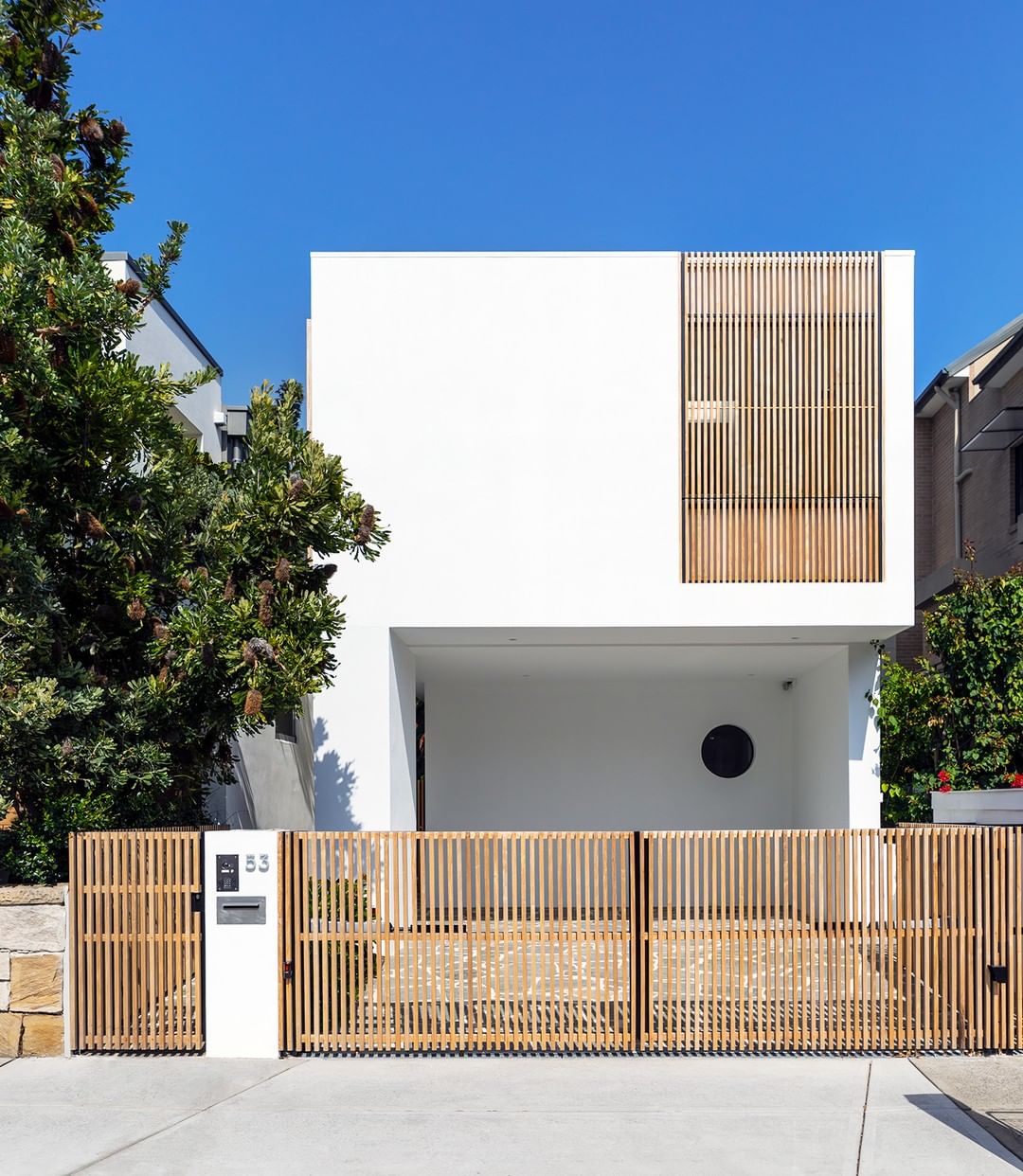 Geometric Modern Home. Photo by Instagram user @murray_fredericks_photography