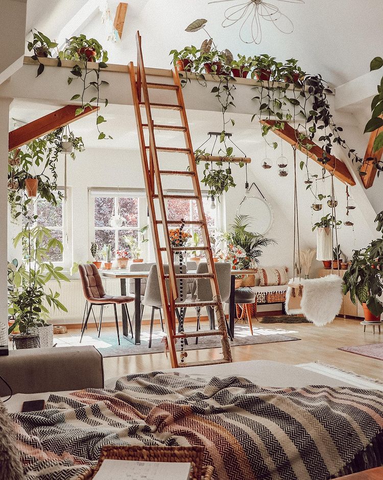 Urban jungle decorated loft area with plants hanging from a lofted area that has a ladder. Photo by instagram user @fagusurban