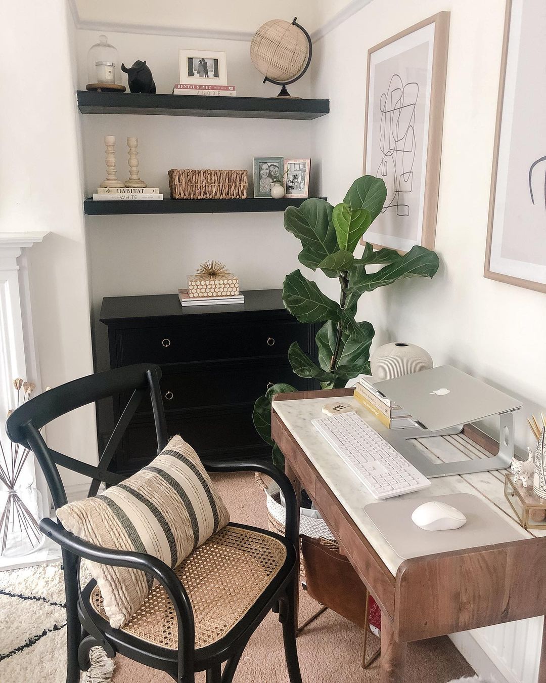 Small Apartment Workspace. Photo by Instagram user @aneditedlifestyle