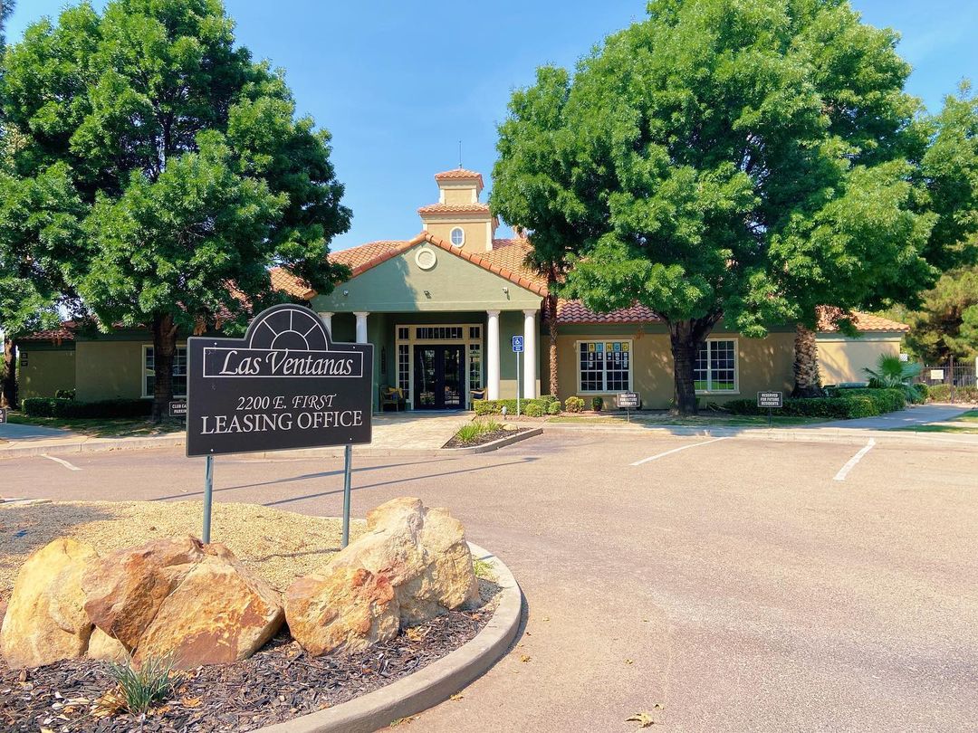 Leasing Office of an Apartment. Photo by Instagram user @lasventanas_alamogordo