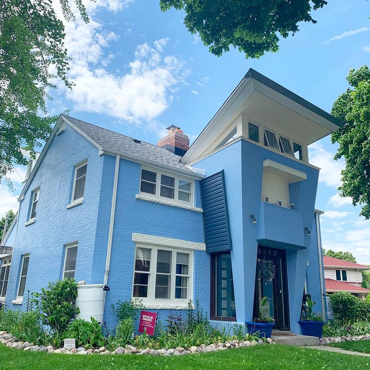 Unique Blue House in Bay View, Milwaukee. Photo by Instagram user @tab_arie