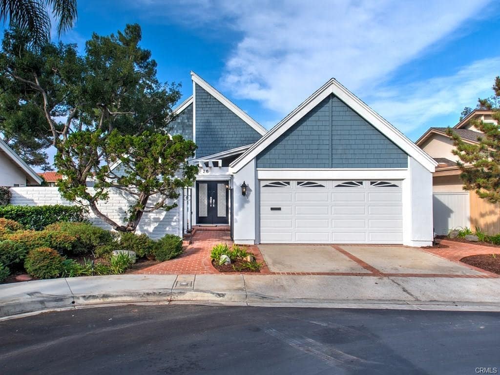 Contemporary single family home in Irvine neighborhood of University Park. Photo by Instagram user @stellarealty.