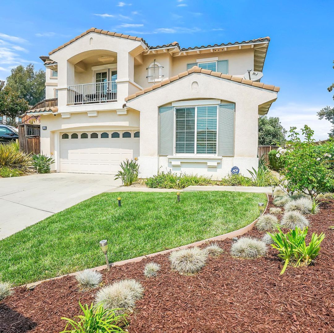 Two Story, Single-Family Home in Signal Hill, Long Beach. Photo by Instagram user @jessicapanzica
