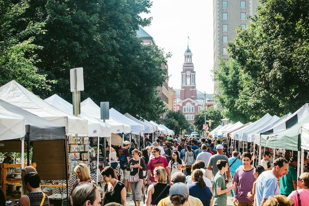 People at a Farmer's Market in Historic Market Square in Knoxville. Photo by Instagram user @nourishmarkets