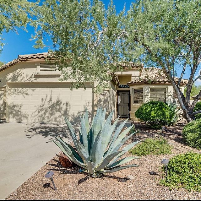 Quaint Single-Family Ranch Style Home in Deer Valley, Arizona. Photo by Instagram user @realestatewithtj