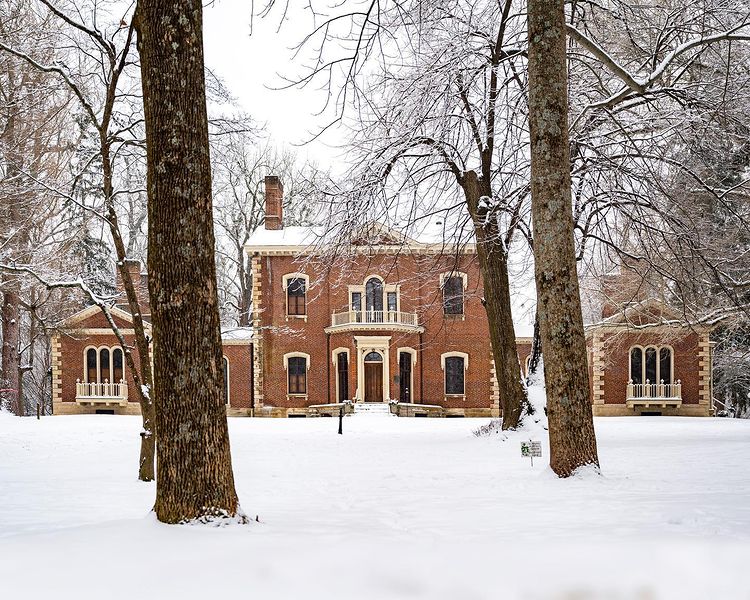 Snowy photo of a historical mansion in Lexington Kentucky. Photo by instagram user @musemarketingky