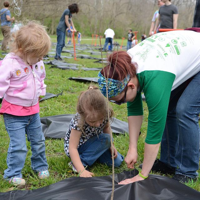 Community members of Lexington Kentucky participating in a green clean initiative for the city. Photo provided by instagram user @livegreenlex