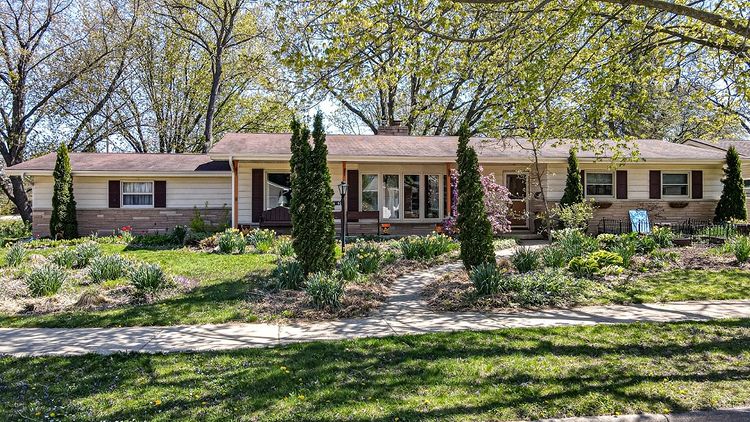 Classic Ranch-Style Home in Hill Farms-University, Madison. Photo by Instagram user @spencerrealestategroup