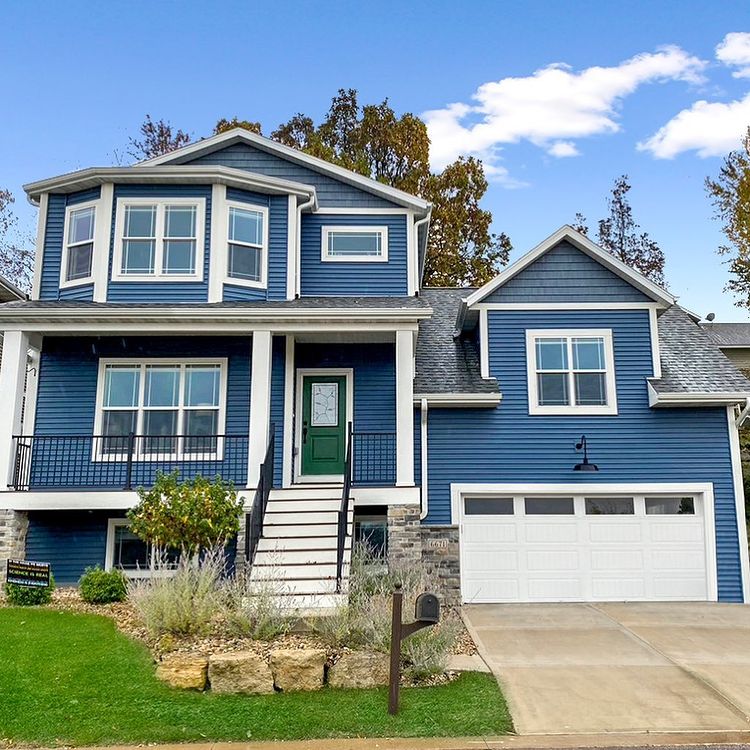 Large Three Story Home in Wexford, Madison. Photo by Instagram user @lynnholleyrealestate