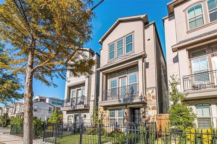 Exterior shot of a 3 story townhome for rent in Oak Lawn. Photo from Instagram user @kristengregoryrealtor