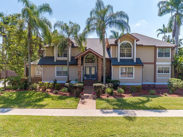 Exterior shot of palm trees and a McGregor, Fort Meyers home. Photo from Instagram user @ mcmurrayandmembers