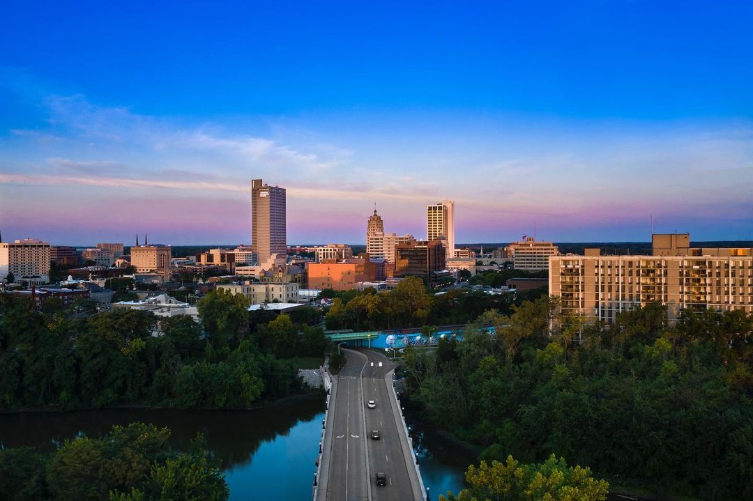 Fort Wayne, IN skyline. Photo by Instagram user @mollieshutt.