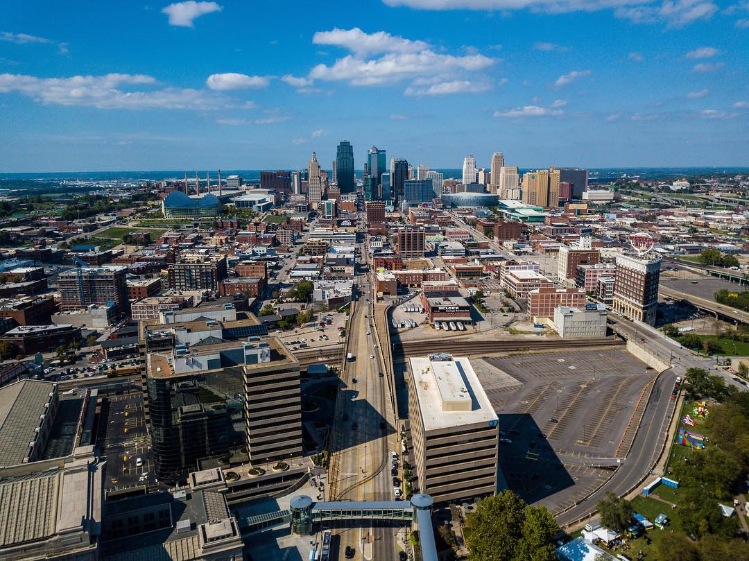 Kansas City, MO skyline. Photo by Instagram user @devonschreiner.