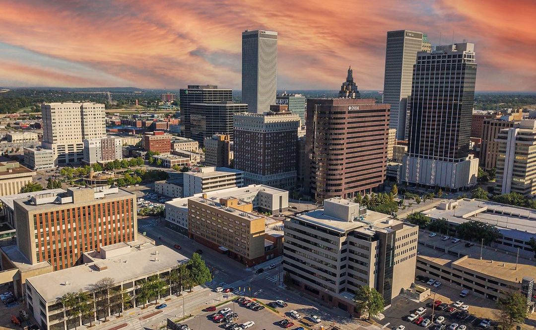 Tulsa, OK skyline. Photo by Instagram user @bellerinia.