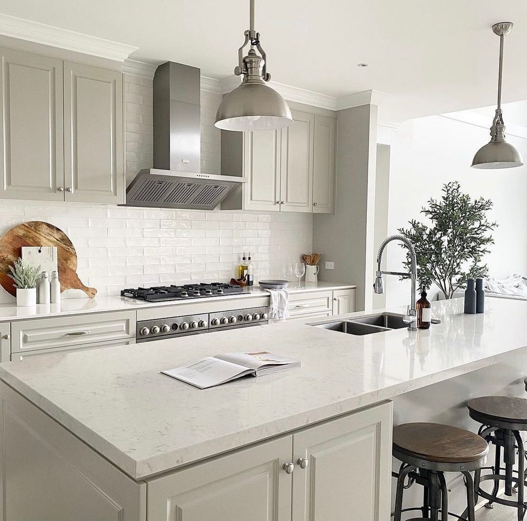 White and beige kitchen with quartz countertops. Photo by Instagram user @alphacountertops.