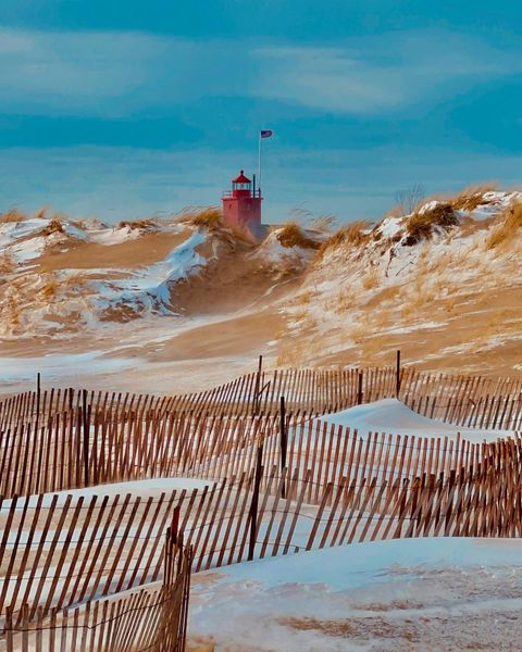 Big Red Lighthouse in Holland, MI. Photo by @altamirano