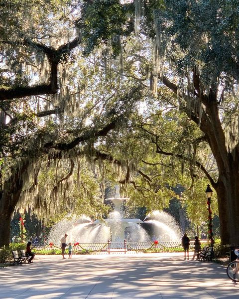 View of water fountain on River Street in Savannah, GA. Photo by @klouie52