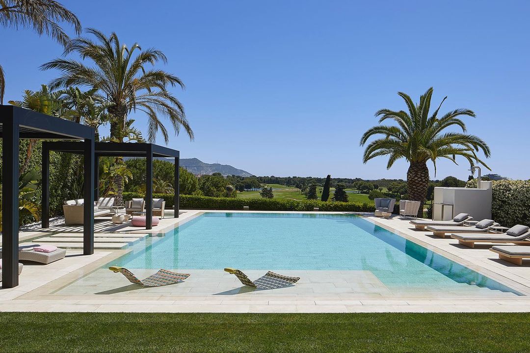 resort style pool with tanning ledge, lounging chairs, and cabanas. Photo via Instagram user @hsn_middleeast