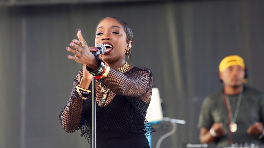 Black female singer signing on Art+Soul Oakland stage. Photo by Instagram username @stillharper