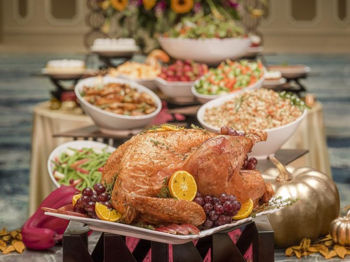 Food set out on a buffet table, including a turkey and several sides. Photo by Instagram user @rosen_plaza.