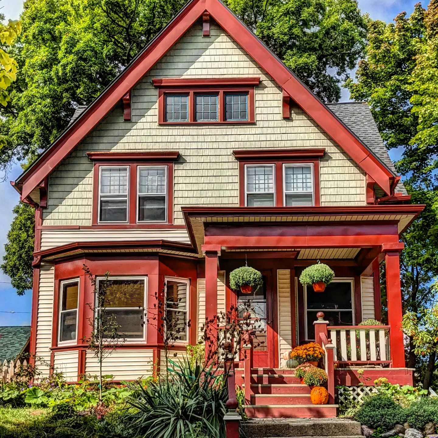 Quaint red and white home in the Bay View neighborhood of Milwaukee. Photo by Instagram user @debskaleidoscope