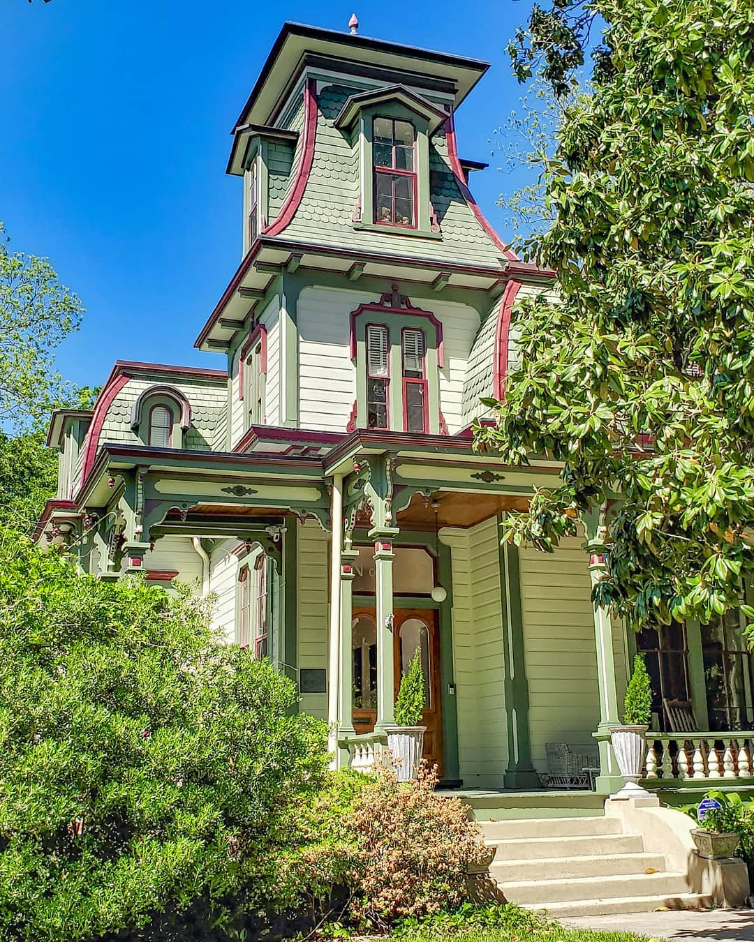 A victorian home in Historic Oakwood, Raleigh with a soft green and pink exterior. Photo by Instagram user @elliejellybelly07.