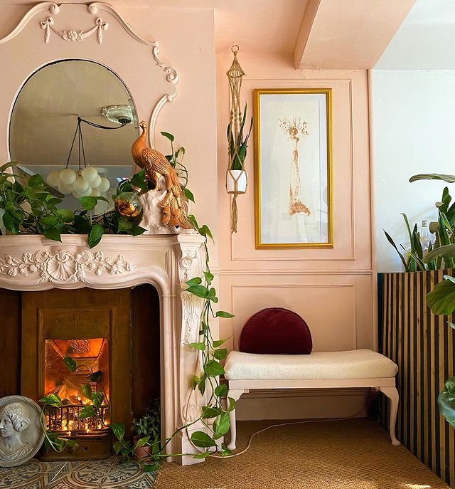 A ornate peach room with high-class furniture.