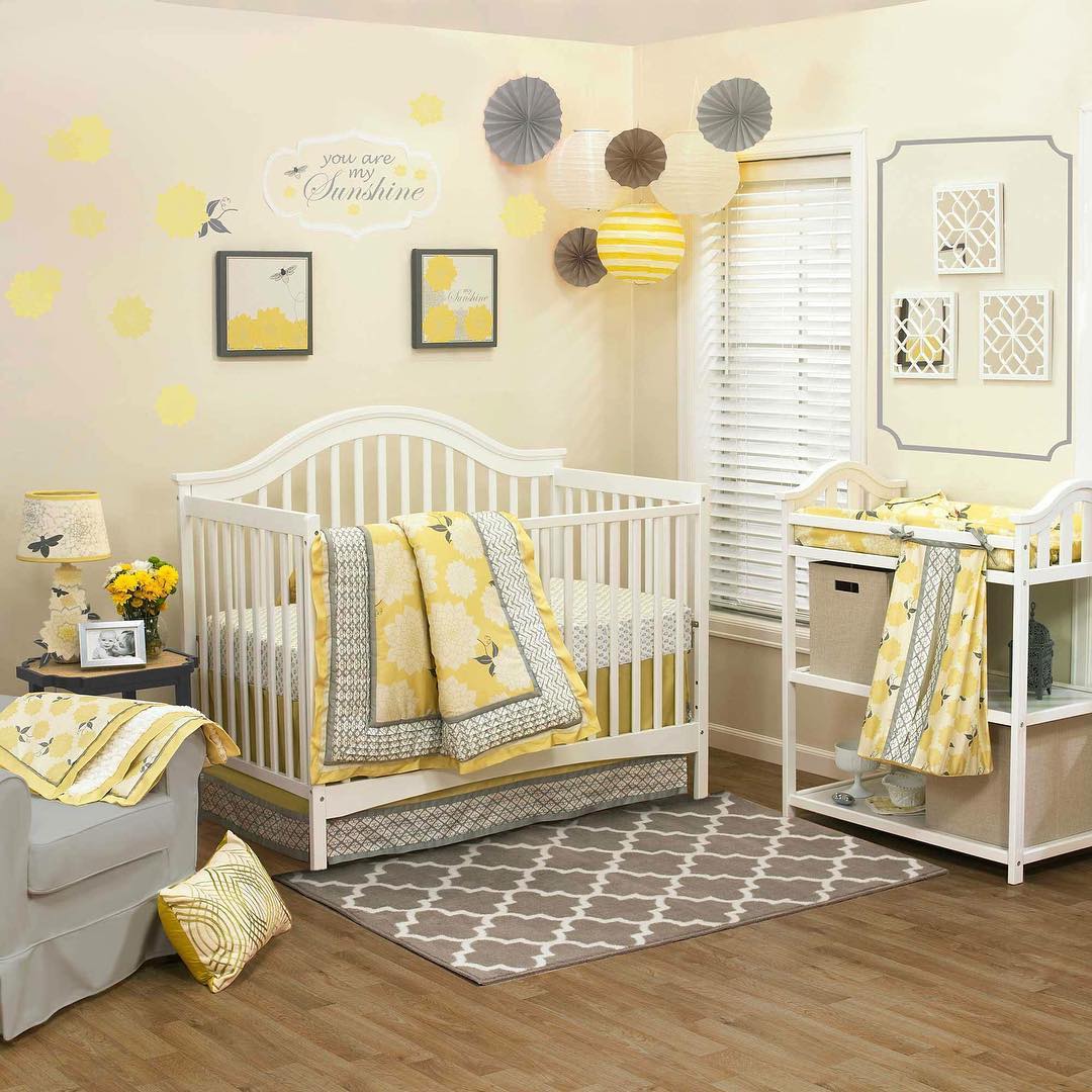 Butter yellow nursery with floral bedding and white furniture. Phot by Instagram user @blindsbydesignlondon