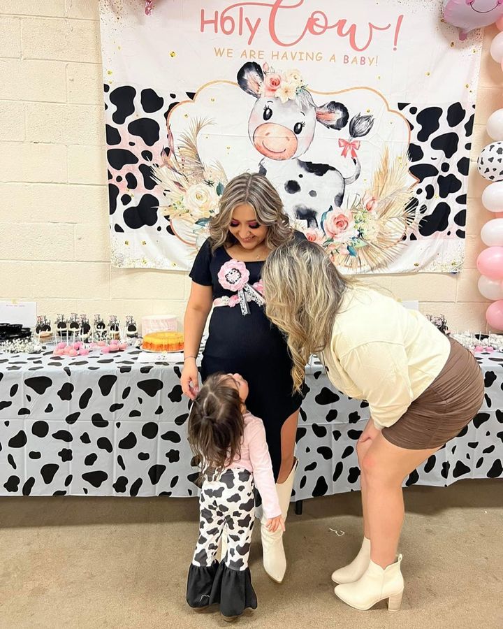 A child approaches a woman at a baby shower. Photo by Instagram user @jocelynet_.