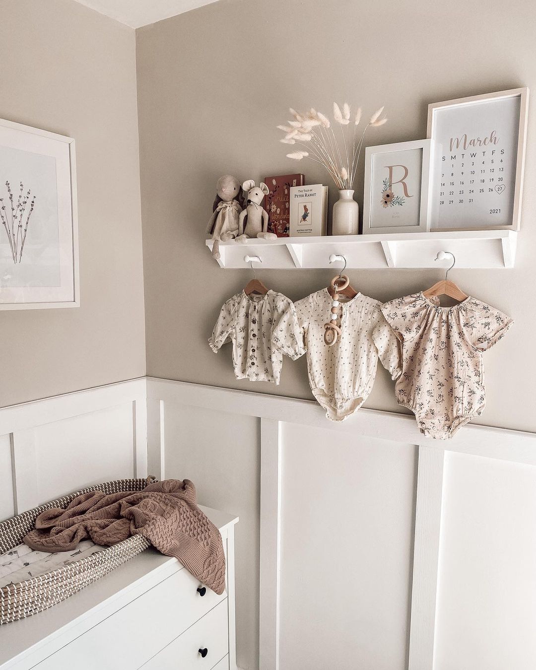 Baby room shelf with clothing storage and decor. Photo by Instagram user @hearthomeinterior