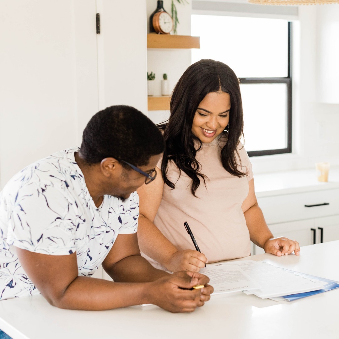 Tenant and property owner reviewing and signing a lease. Photo by Instagram user @mountain_n_plains. 