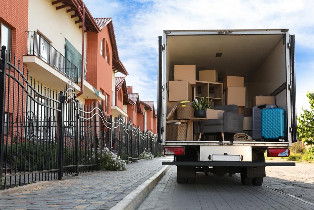 Pros and Cons of Hiring Local Movers Featured Image