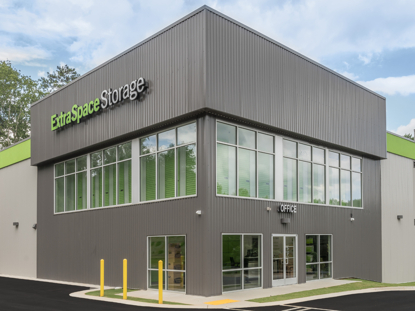 Image of an Extra Space Storage facility with climate controlled storage units