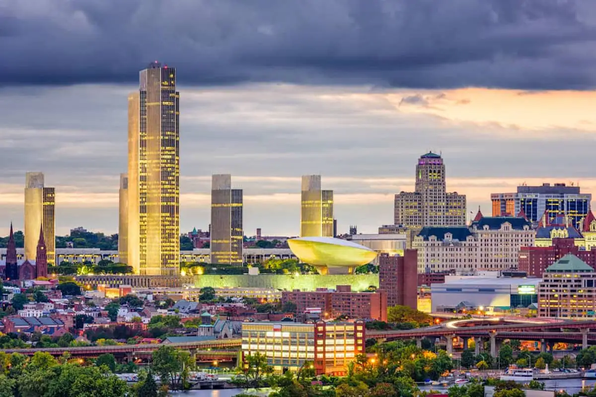 Pros & Cons of Living in Albany