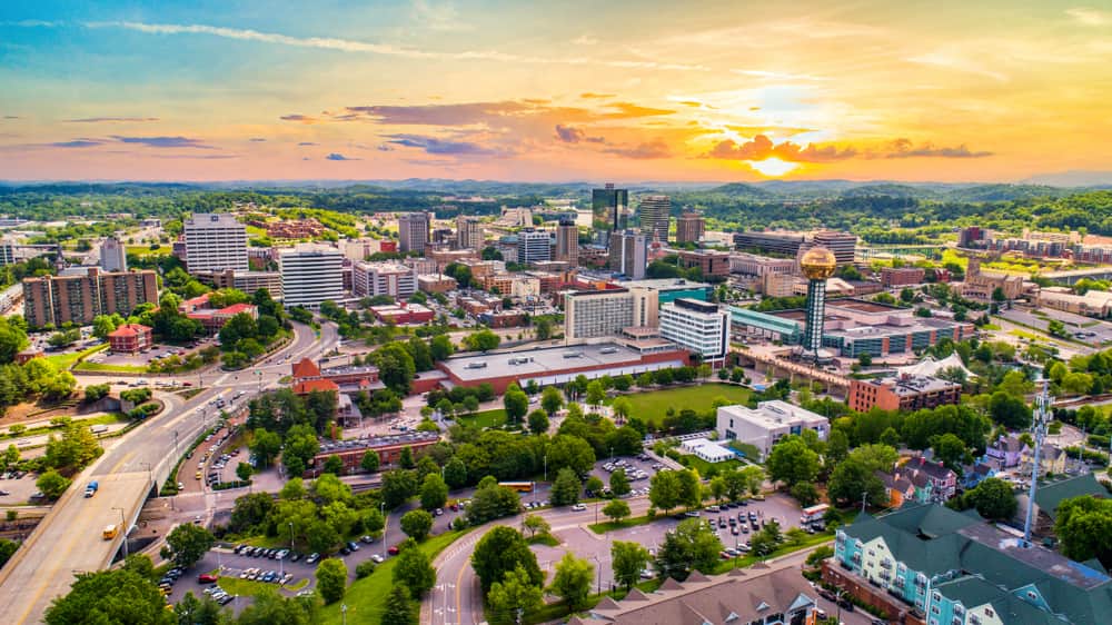 https://www.extraspace.com/wp-content/uploads/2024/04/best-neighborhoods-in-knoxville-for-families.jpg?utm_source=chatgpt.com